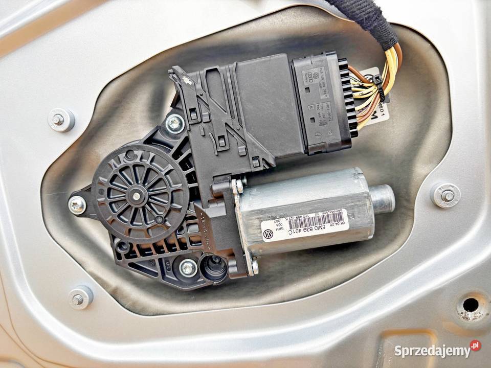 VW GOLF V PLUS 08r DRZWI LEWE TYŁ KOLOR LA7W Radom