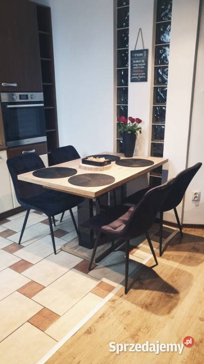 Sprzedam mieszkanie z antresolą i garażem