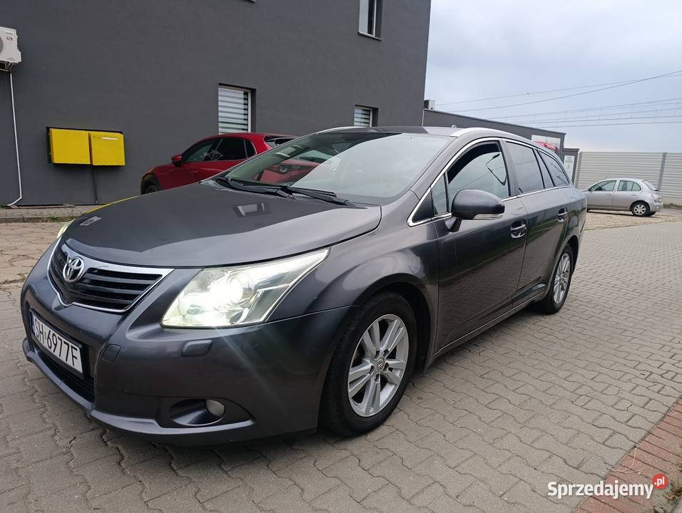 Toyota Avensis polski salon ładny stan kupiony w polskim salonie Chorzów
