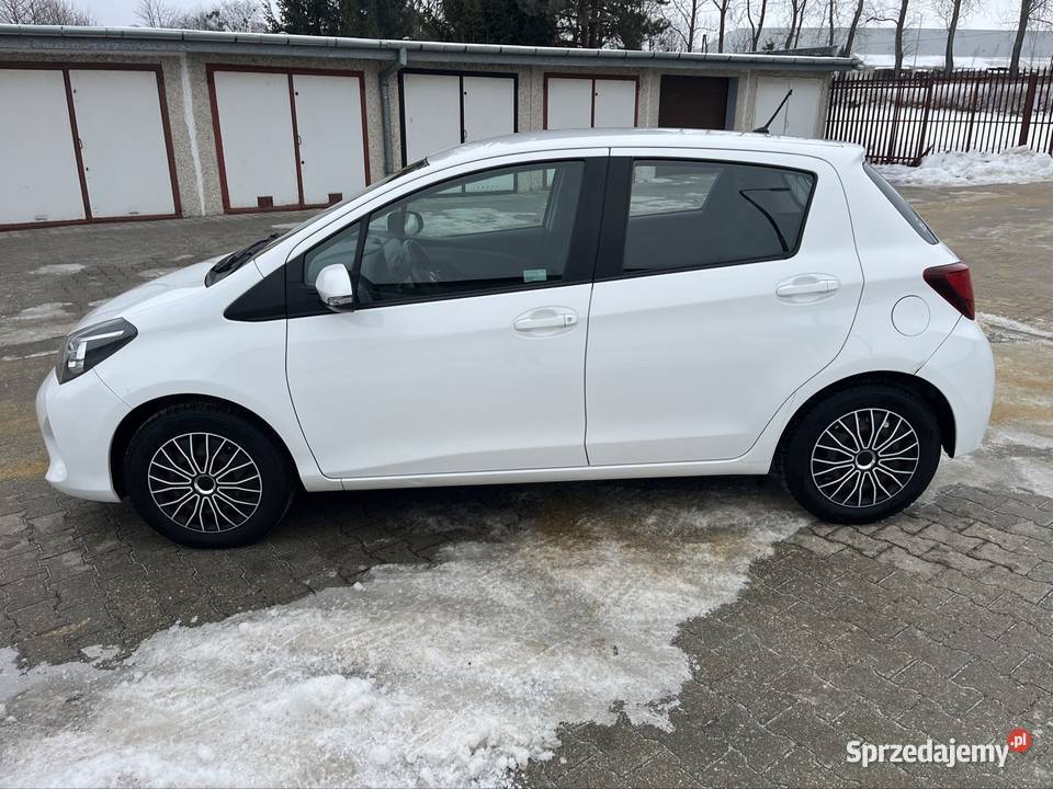 Toyota Yaris benzyna 5 drzwi salon Polska wielofunkcyjna kierownica Świdnik