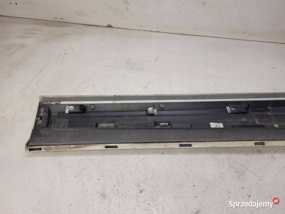 LISTWA DRZWI PRAWY PRZÓD AUDI Q3 LY9K 8U0853960D Przystajń sprzedam