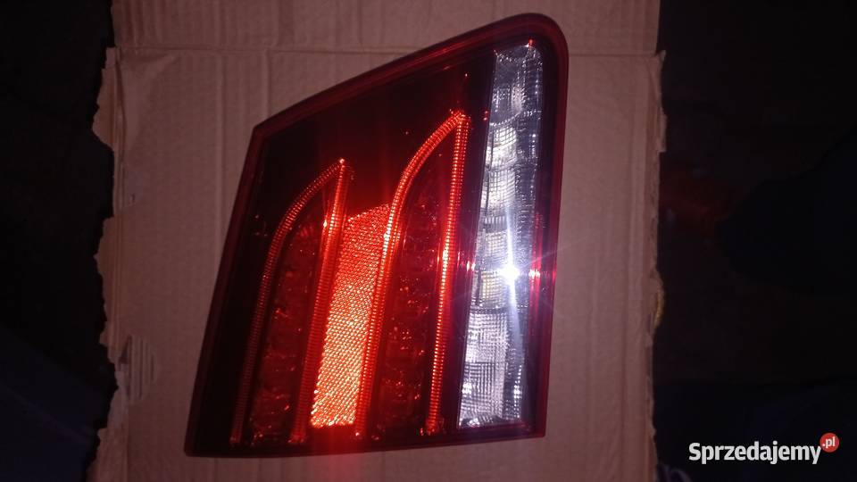 Lampa tylna w klapę lewa strona Mercedes W212 Inowrocław sprzedam