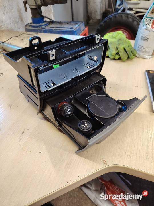 Popielniczka gniazdo zapalniczki sprinter