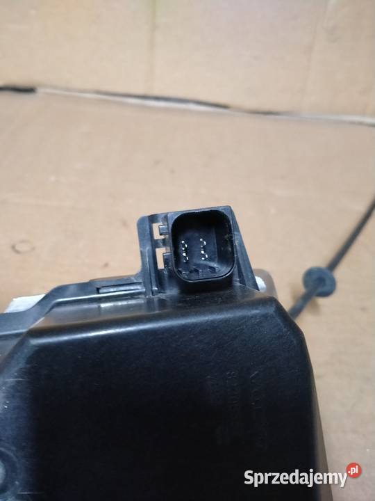 VOLVO FH4 ZAMEK ATRAPY MASKI 82208559 Kargowa sprzedam