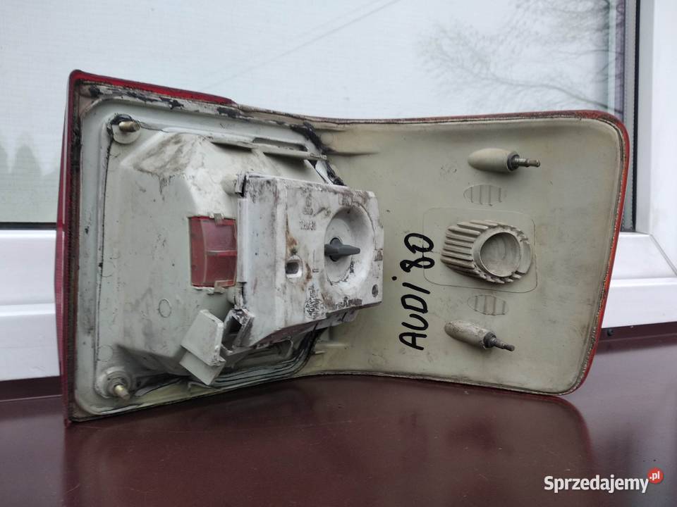 Audi 80 B3 lampa tył tylna lewa narożna w Sieradz