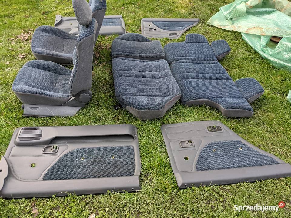 Polonez Caro plus fotele Atu Truck ROY komplet