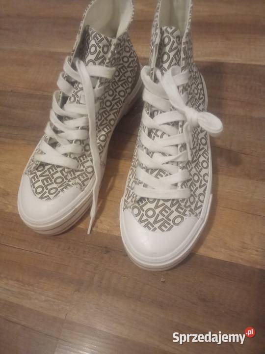 Sprzedam buty widoczne na zdjęciu Obuwie sportowe lubelskie Krzczonów Trzeci