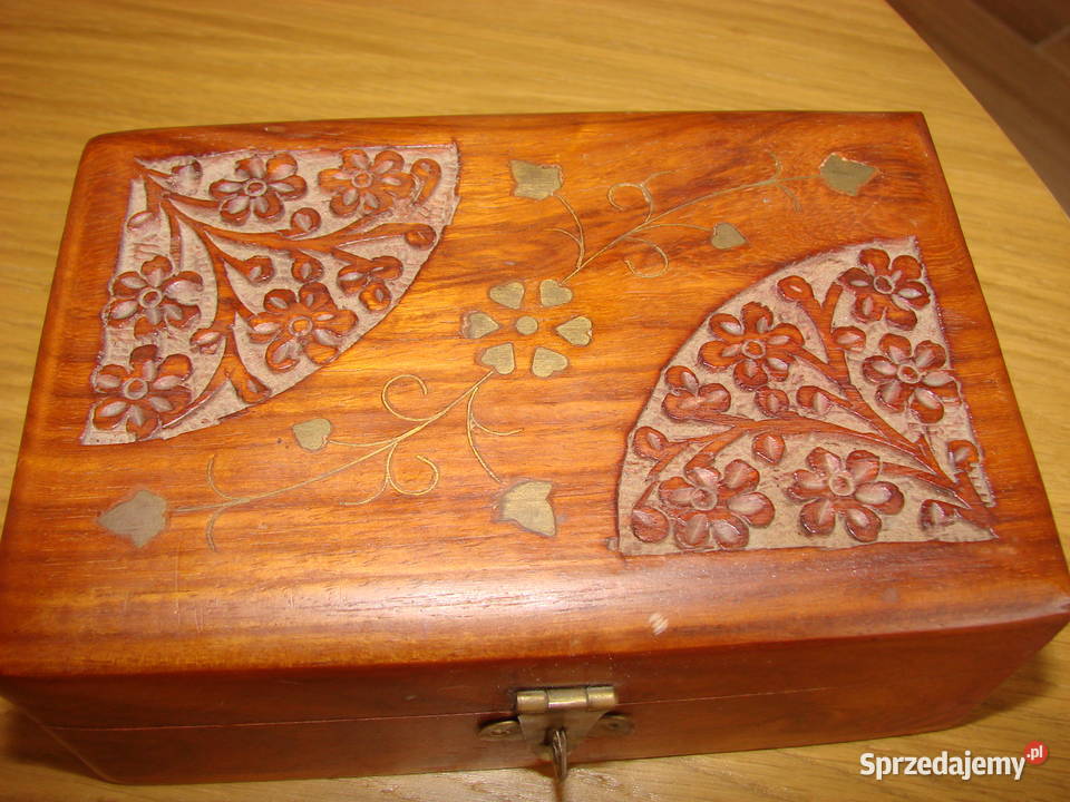 teakowa szkatułka inkrustowana mosiądzem