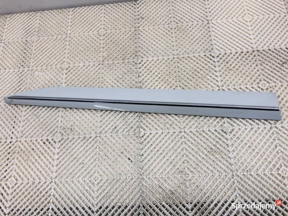 LISTWA DRZWI PRAWY PRZÓD SKODA SUPERB III Kombi