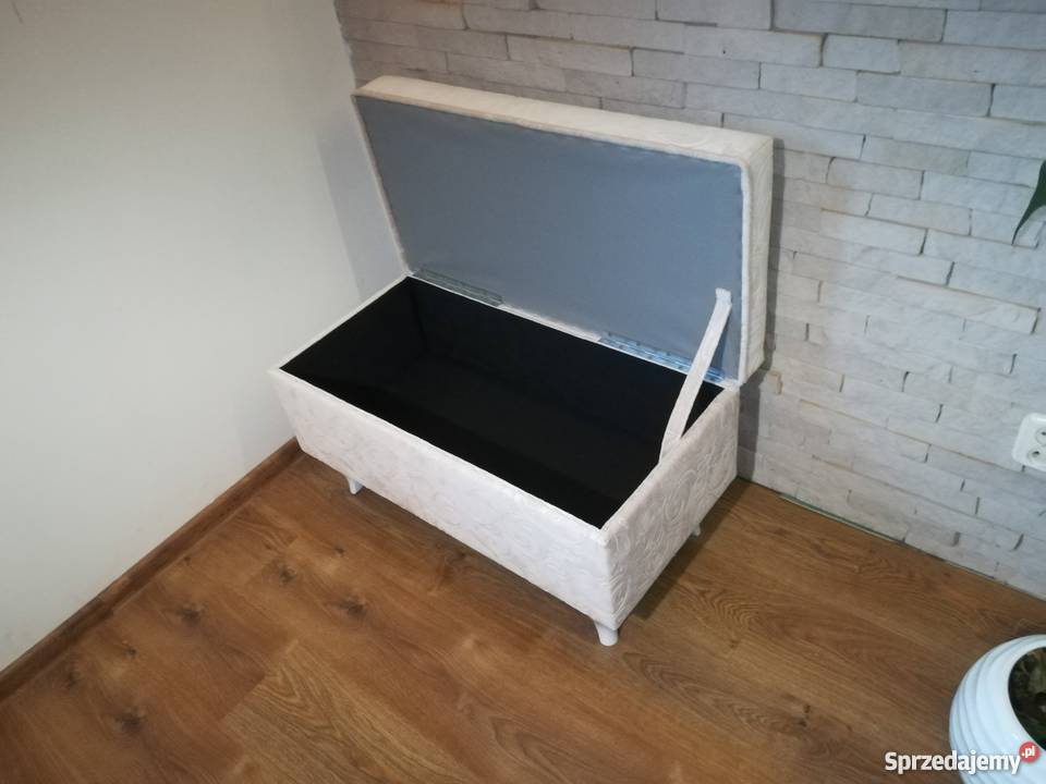 Pufa Ławka pawie kwiaty podkarpackie Stalowa Wola