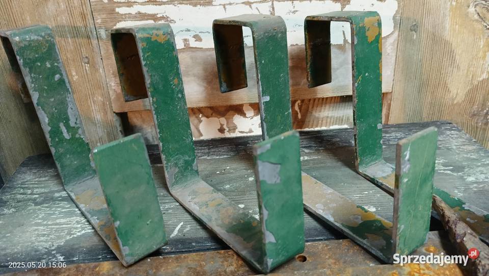 Stare metalowe uchwyty na doniczki