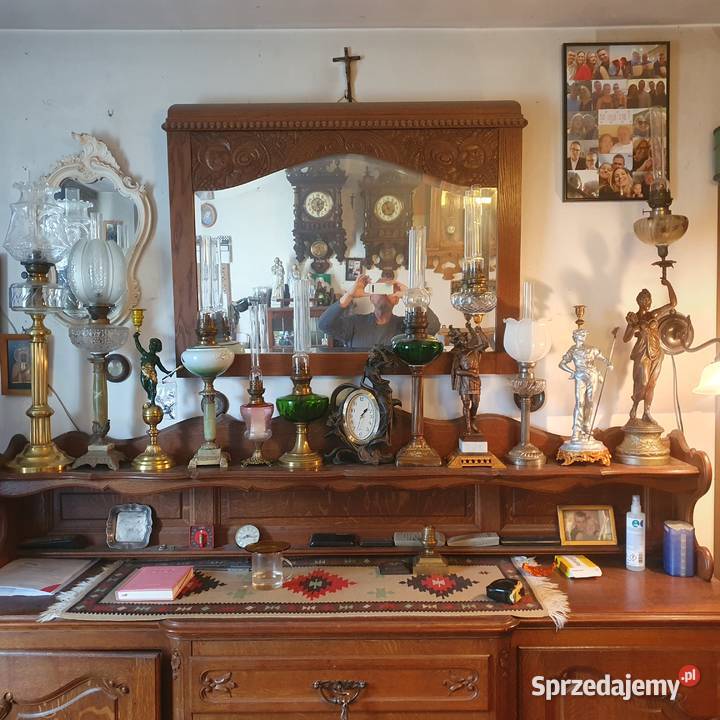 Figuralnasygnowana podstawa do naftowejświecznik Wrocław