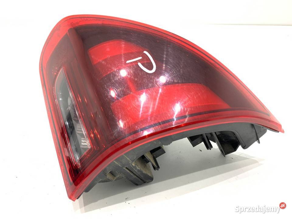 LAMPA TYŁ PRAWA WEWNĘTRZNA PEUGEOT 2008 I sprzedam