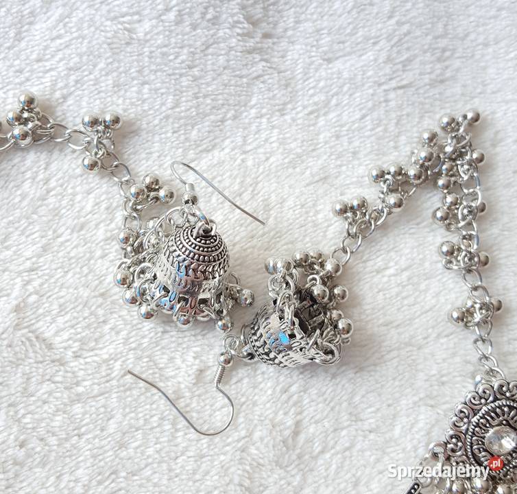 Duże długie kolczyki srebrny kolor białe