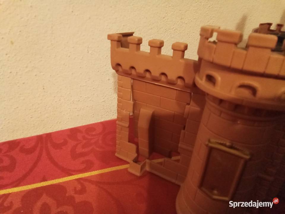 Zamek czarodzieja fantastyka z tajnym przejściem