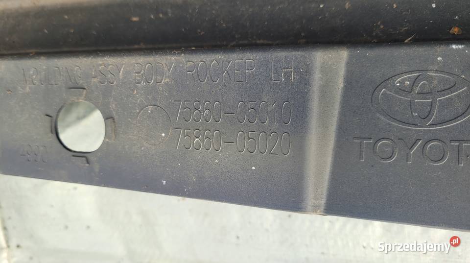 LISTWA PROGOWA LEWA PROG TOYOTA AVENSIS T27 09 Części samochodowe Ruda Śląska