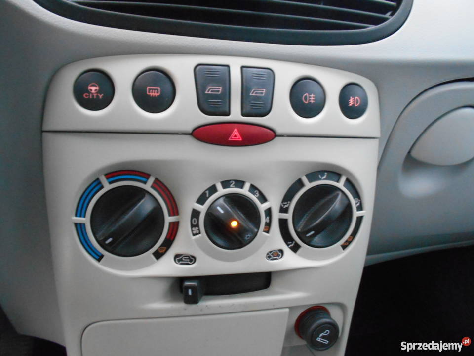 Fiat Punto 12 8V biały środek 2004r KLIMA Zdrowy komputer pokładowy Iwkowa