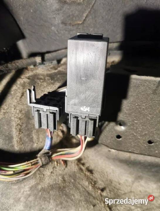 Przekaźnik klapy bagażnika BMW E34 kombi Pozostałe Żory