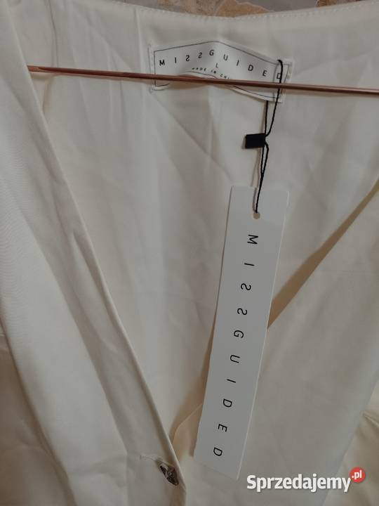 40L Missguided kamizelka z ozdobnymi guzikami z