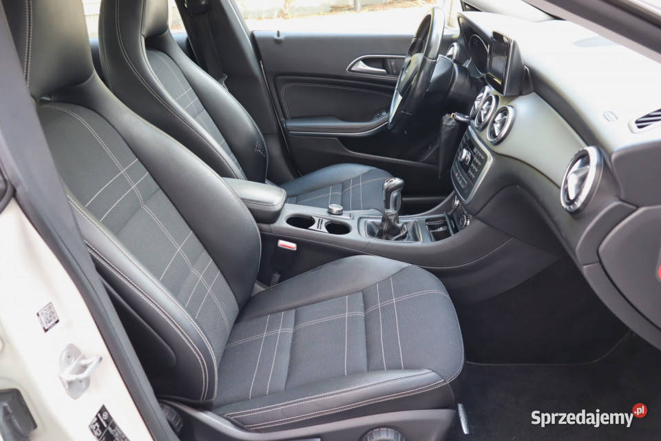 Mercedes CLA 200 radio