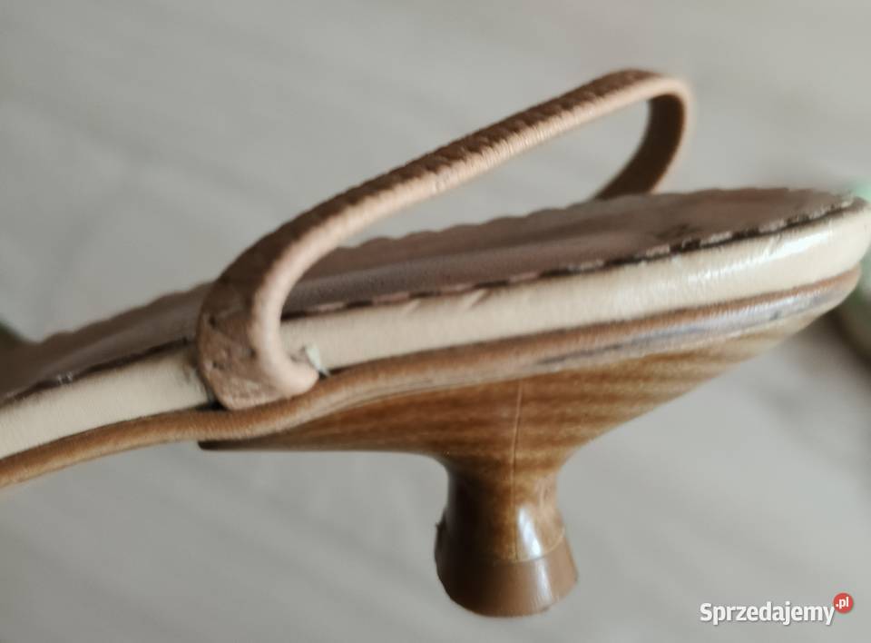 Sandałki pistacjowe z oryginalnym marszczeniem 25cm Sandały i klapki Gdańsk sprzedam