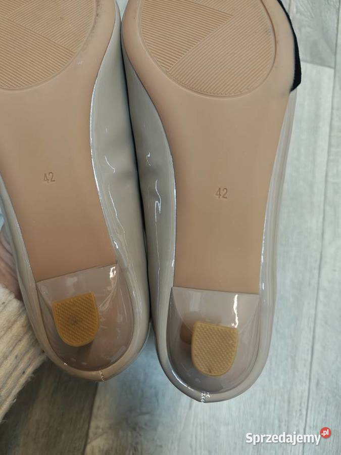 42 Beżowo czarne niskie czółenka wieczorowe NOWE skóra ekologiczna Kraków sprzedam