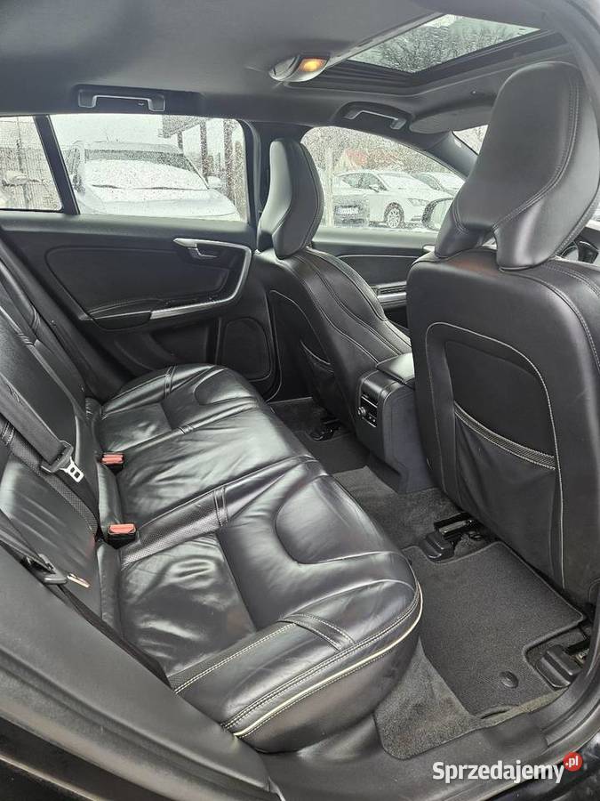 Volvo V60 RDesign 24 DieselHybrid4x4 wyposażenie Kombi V60 Wrocław