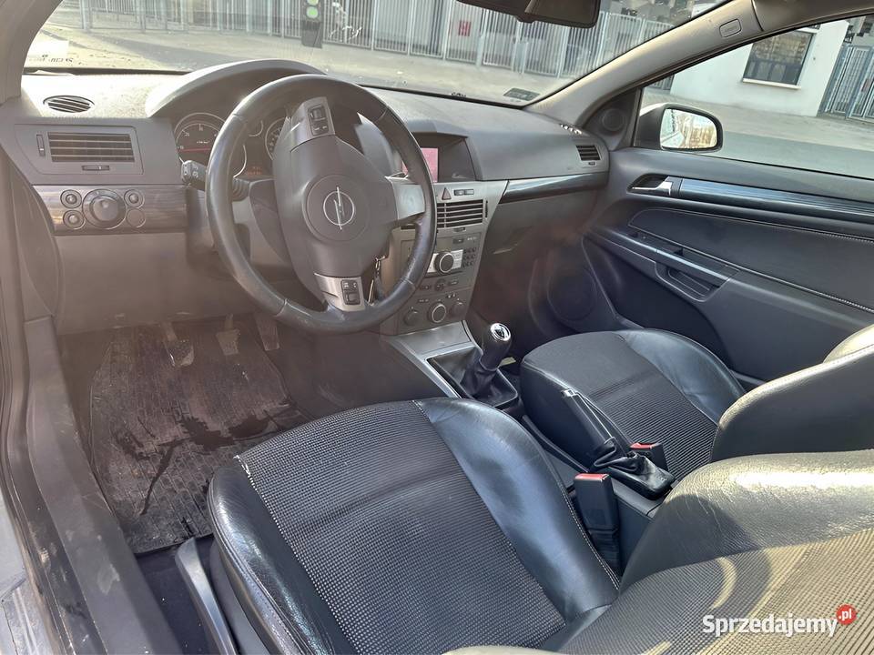 Opel astra GTC 19cdti Bixenon Obniżona Przelot 150KM Sosnowiec