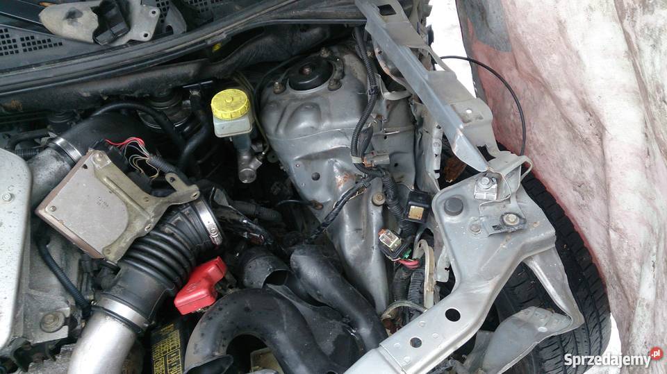 nissan x trail uszkodzony lewy przod uszkodzony