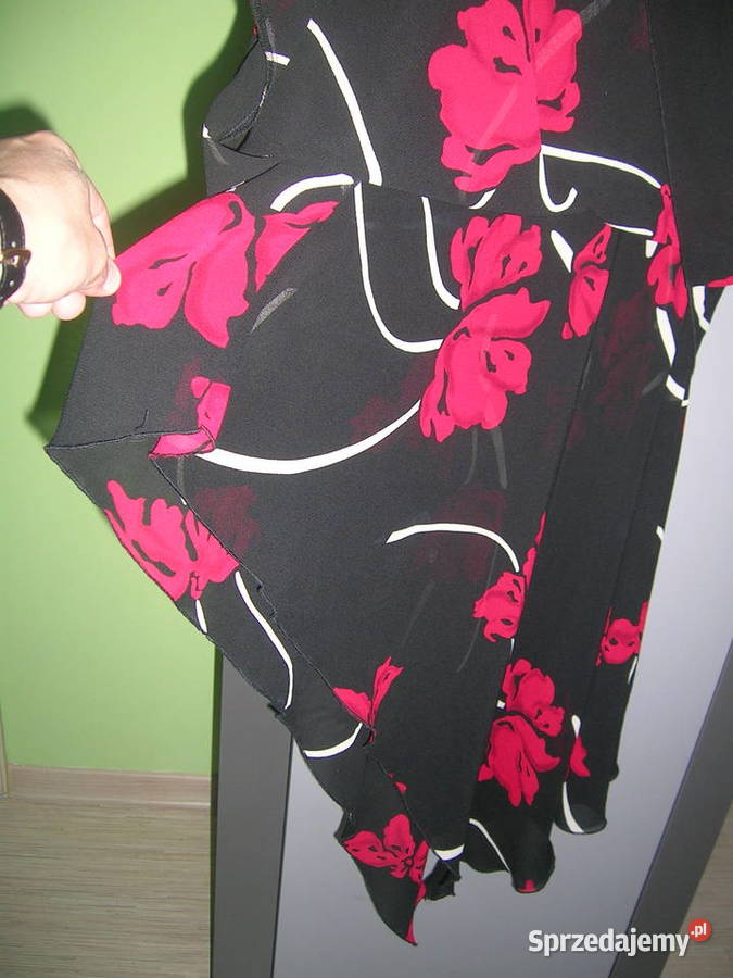 Sukienka czarna w róże