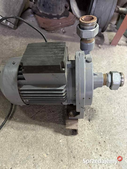 Silnik BC111811 z pompą wody Czarna