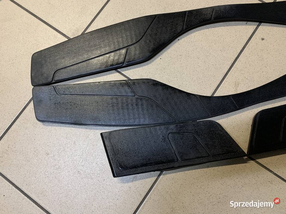 Gumy dywaniki prawy lewy Suzuki Burgman 400 K7 Brzeszcze