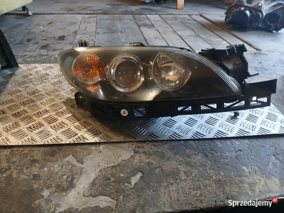 Lampa prawa przednia Mazda 3 I BK EU 0306r Lampy przednie małopolskie Radłów