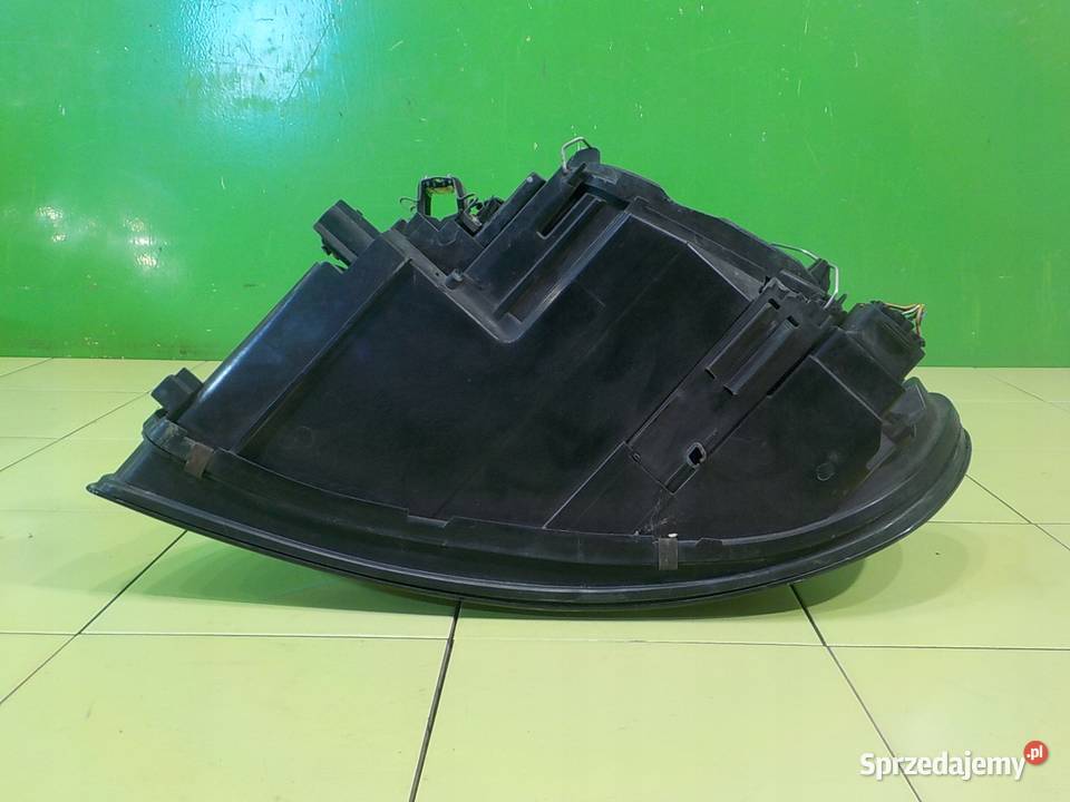 VOLVO C70 II 24 B AUT 07r 2D lampa prawa przod Lampy przednie Suków