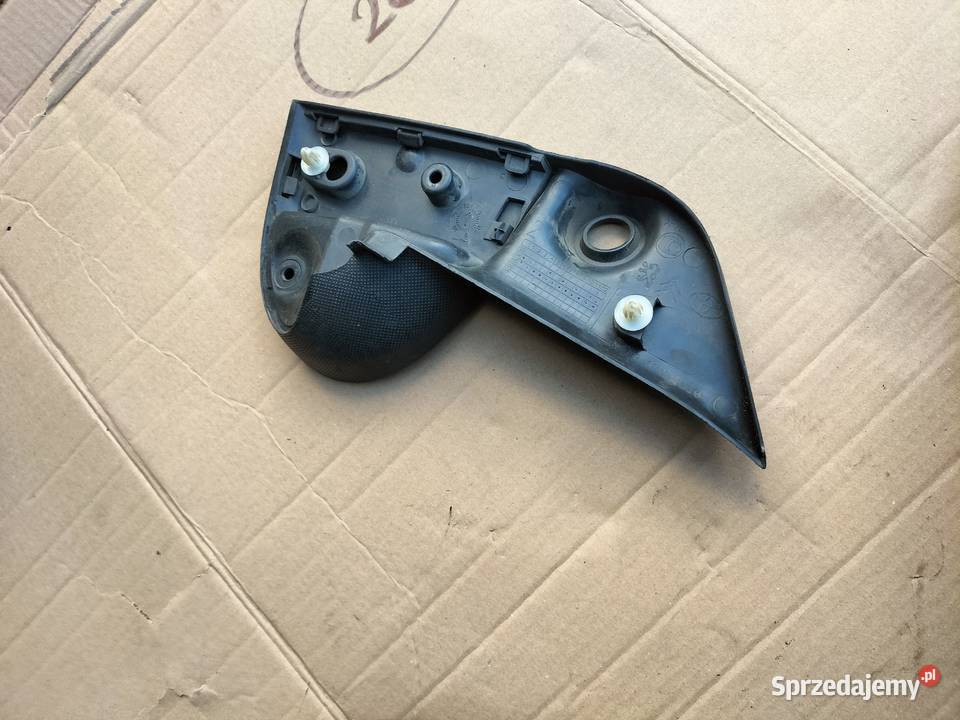 Citroen C1 Peugeot 107 TRÓJKĄT OSŁONA LUSTERKA osobowe Wyposażenie wnętrza lubelskie Kamień-Kolonia
