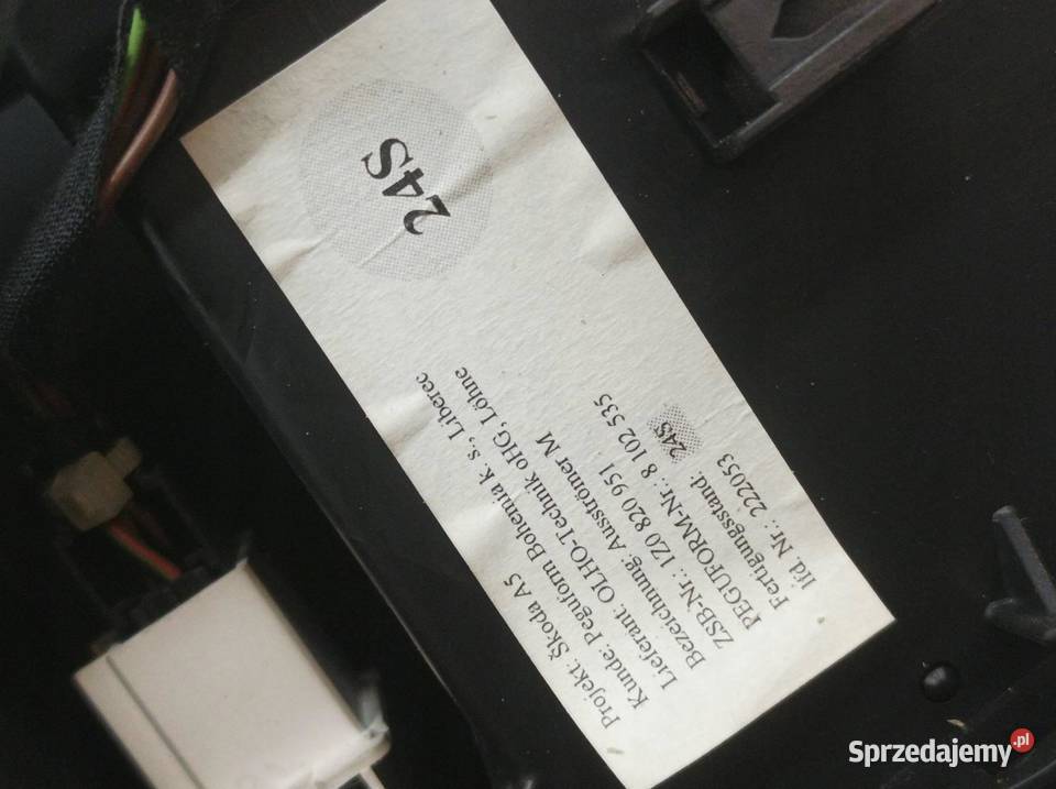 KRATKI NAWIEWU ŚRODKOWA SCHOWEK Skoda Octavia II osobowe