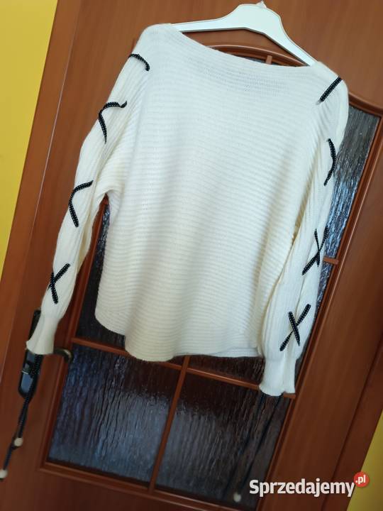 Sweterek biały z ozdobnym wiązaniem na rękawach Cieszyn
