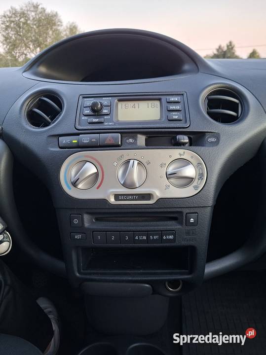 Toyota Yaris I 2004r 13 VVTI