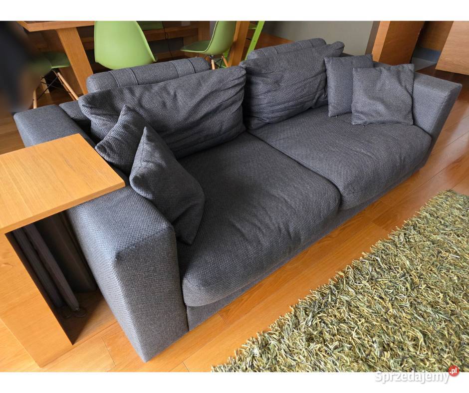 Sprzedam kanapę z poduszkami pufą