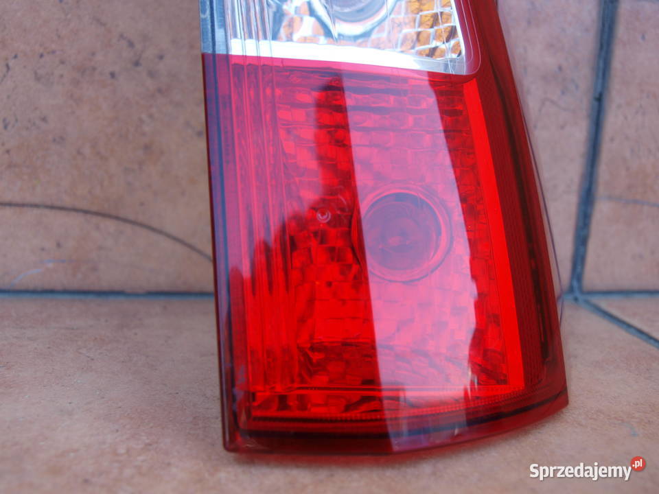 Volvo V70 lampa prawa tył góra 2004 2007r Oświetlenie Kalisz