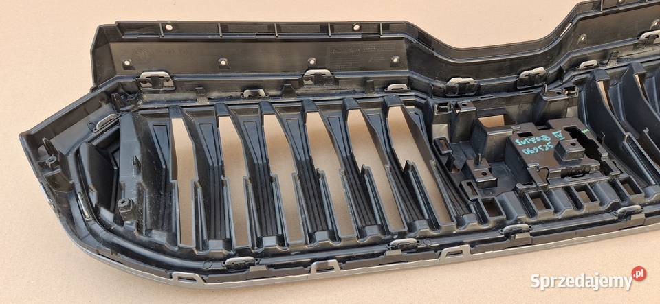 SKODA SUPERB IV 4 GRILL ATRAPA CHŁODNICY Bieleń