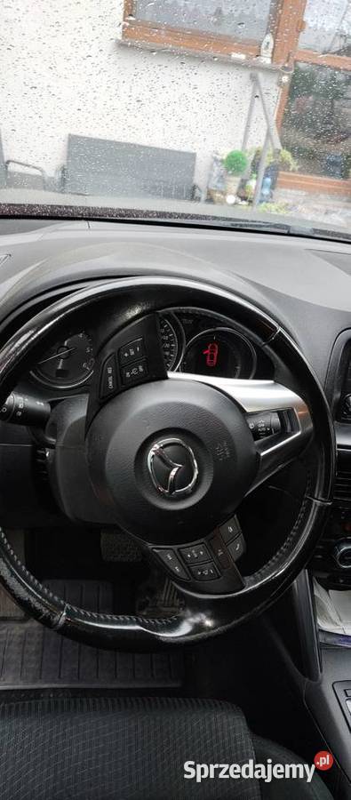 Mazda cx5 w osłonie carbonu
