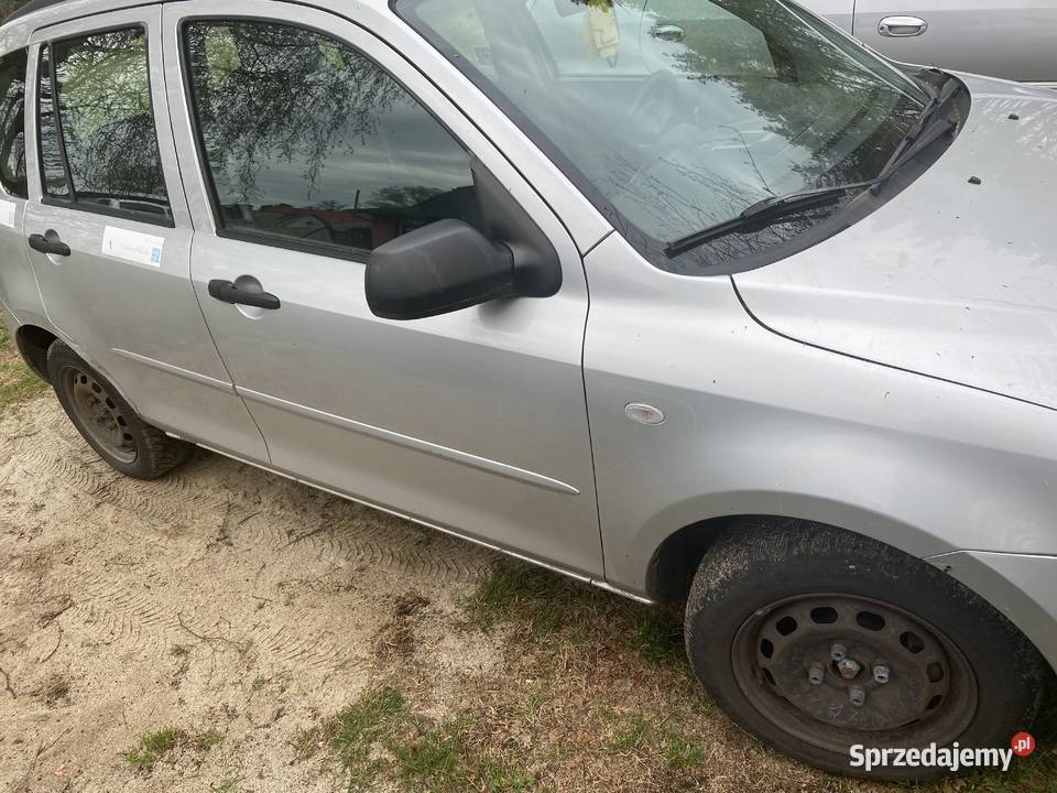 Mazda 2 pali jeździ hamuje 2