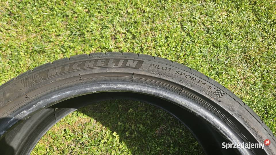 2x Michelin Pilot Sport 4S 22535 R19 Opony
