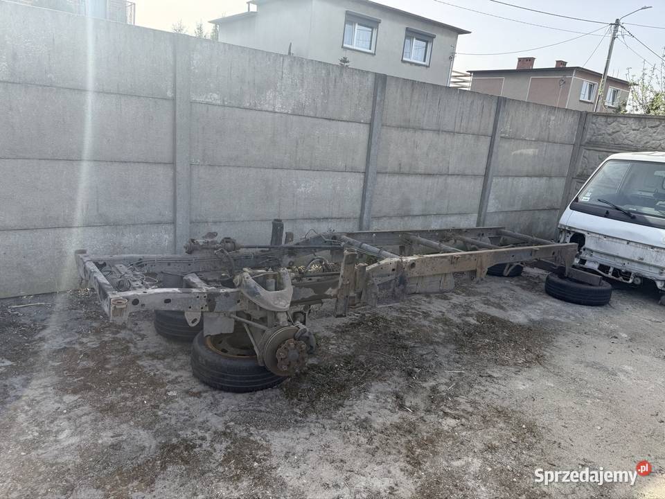 Rama Mazda e2200 E 2200 2000r Króćce głowicy sprzedam