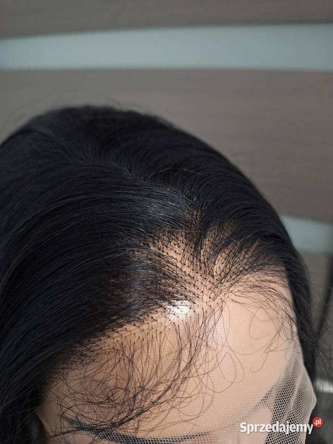 Czarna falowana długa peruka koronkowa Malbork