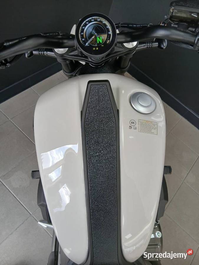 Benda Dark Flag Commander 500 Mystic White 2026 47KM Nowy Sącz