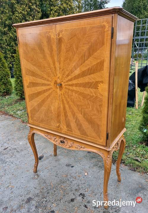 Kabinet barek w stylu chippendale
