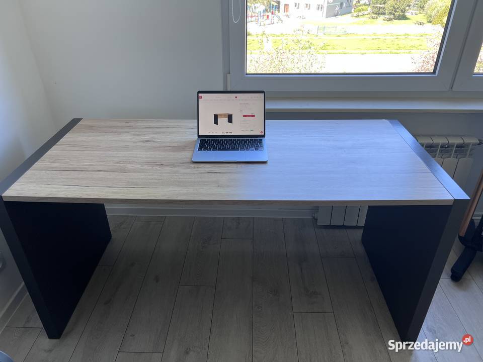 Łóżko witryna szafka rtv sofa i biurko