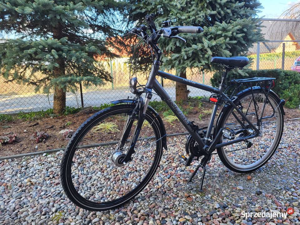 Zestaw dwóch rowerów trekingowych plus bagażnik